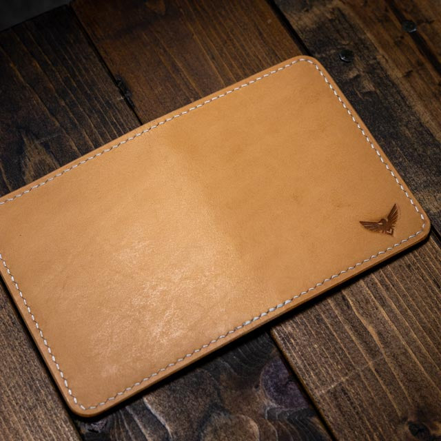 The Bran Vertical Wallet - Natural Smooth